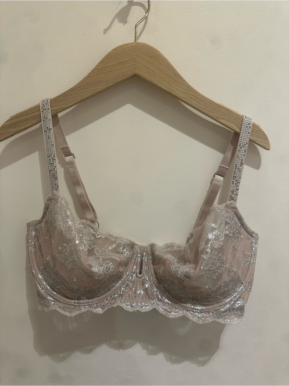 Victoria's Secret Blush Lace Underwire Bra with Silver Embellishment 34DDD